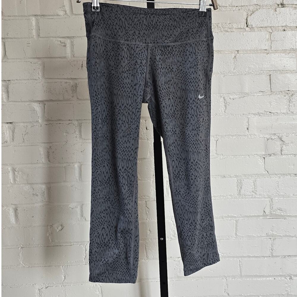 Nike Dri-FIT Grey Printed Capri Running Leggings┃Gorpcore Gymcore Sporty Athlete